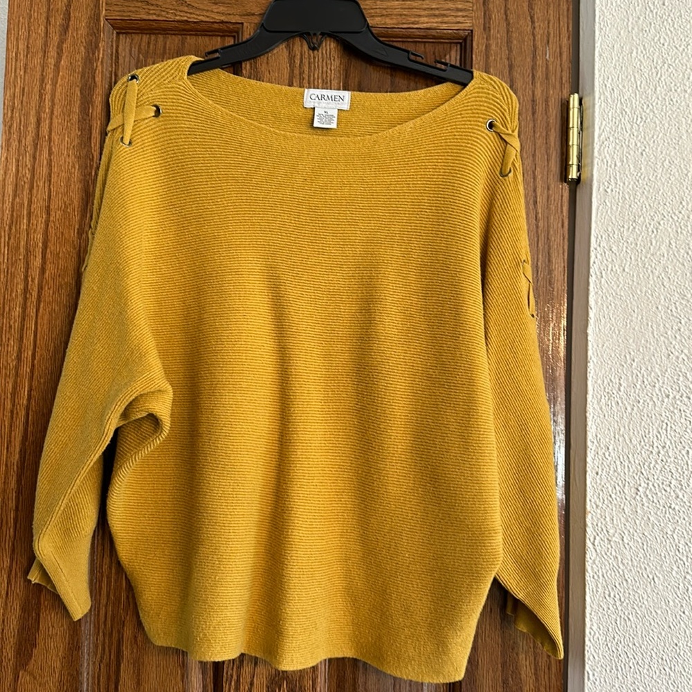 XL sweater with cute sleeves🍂